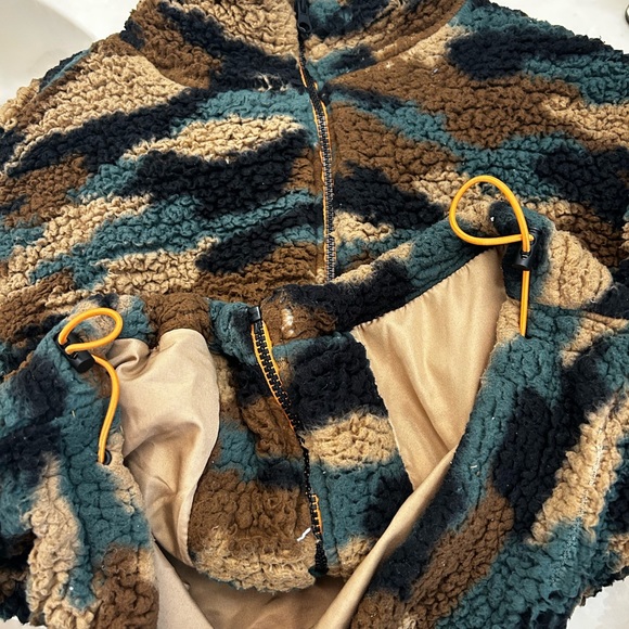 Jacket - Picture 8 of 8